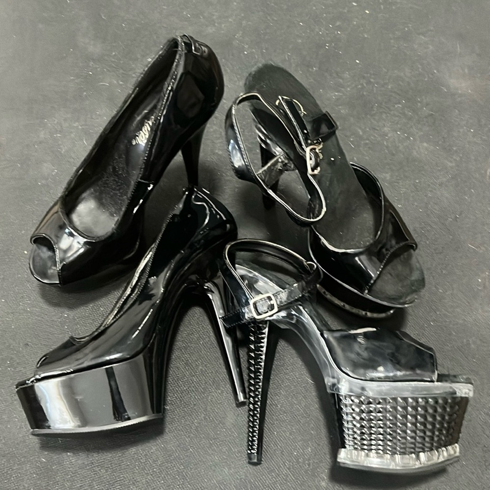 Set of 2 size 6 Pleasers (mediocre shape)